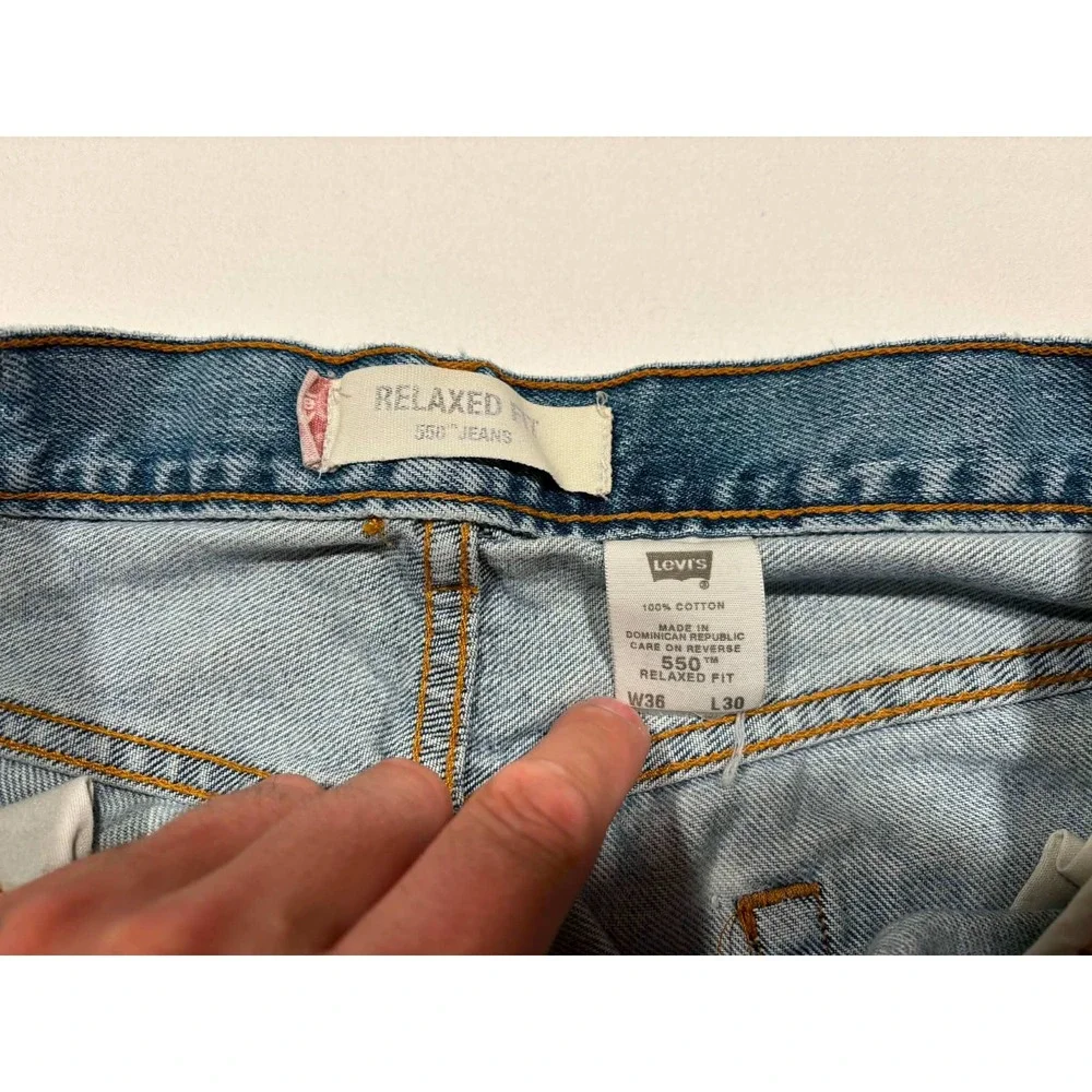 Levis 550 Relaxed Fit Jeans Mens 36x30 Light Wash Blue Denim Vintage Tapered‎